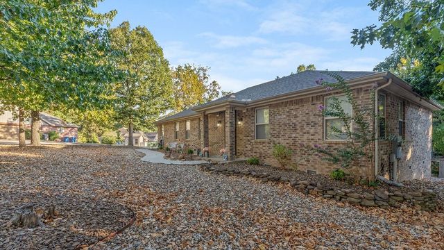 2 Brent Lane, Bella Vista, AR 72714