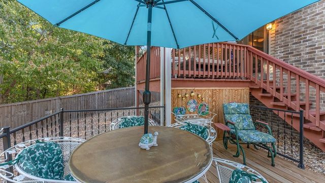 2 Brent Lane, Bella Vista, AR 72714