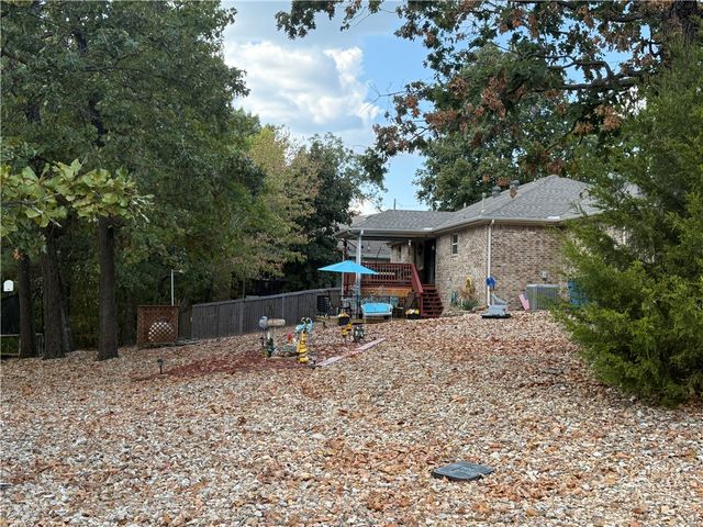 2 Brent Lane, Bella Vista, AR 72714