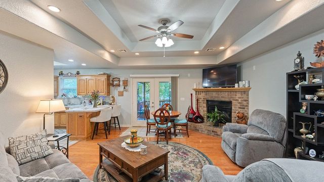 2 Brent Lane, Bella Vista, AR 72714