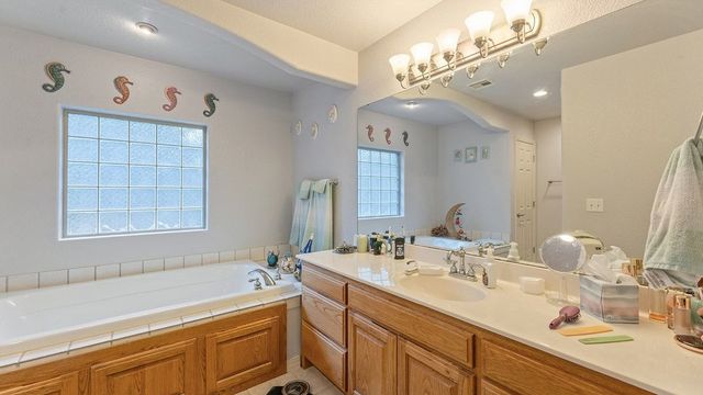 2 Brent Lane, Bella Vista, AR 72714