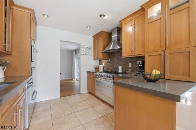8 N Bayard Ln, Mahwah Twp., NJ 07430