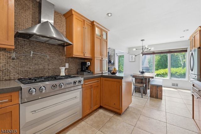 8 N Bayard Ln, Mahwah Twp., NJ 07430