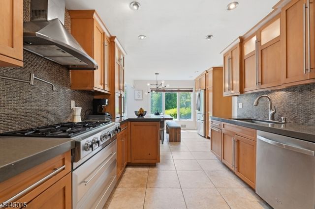 8 N Bayard Ln, Mahwah Twp., NJ 07430