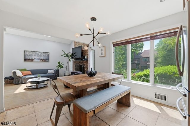 8 N Bayard Ln, Mahwah Twp., NJ 07430