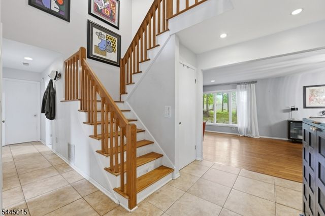 8 N Bayard Ln, Mahwah Twp., NJ 07430