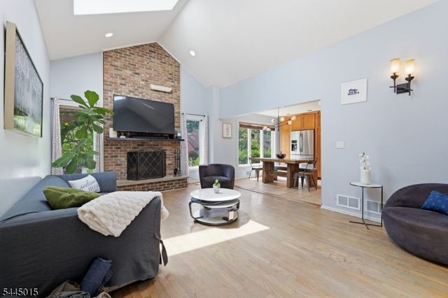 8 N Bayard Ln, Mahwah Twp., NJ 07430