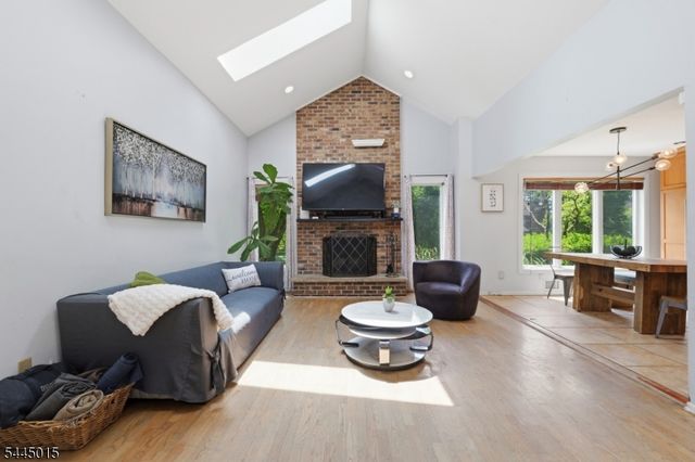 8 N Bayard Ln, Mahwah Twp., NJ 07430