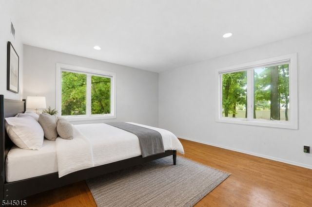 8 N Bayard Ln, Mahwah Twp., NJ 07430