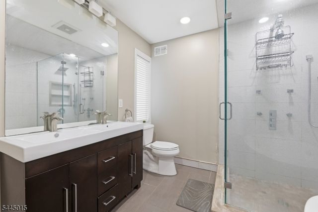 8 N Bayard Ln, Mahwah Twp., NJ 07430