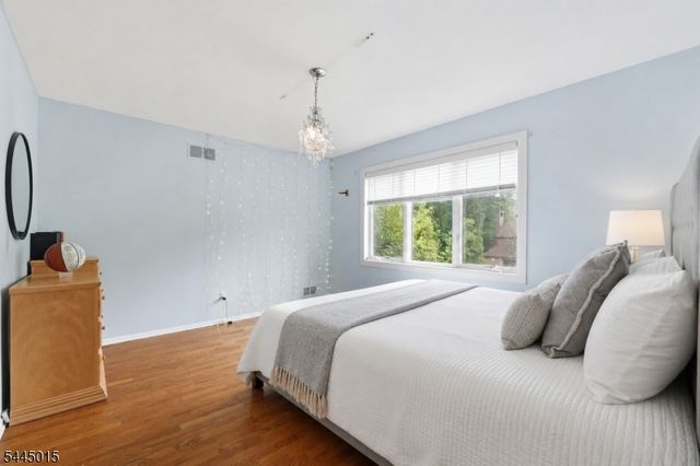 8 N Bayard Ln, Mahwah Twp., NJ 07430