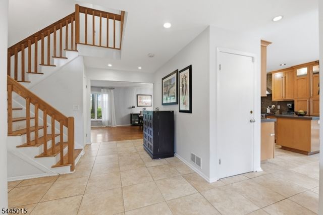 8 N Bayard Ln, Mahwah Twp., NJ 07430