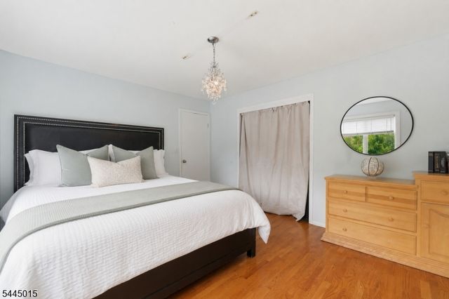8 N Bayard Ln, Mahwah Twp., NJ 07430