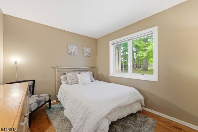 8 N Bayard Ln, Mahwah Twp., NJ 07430