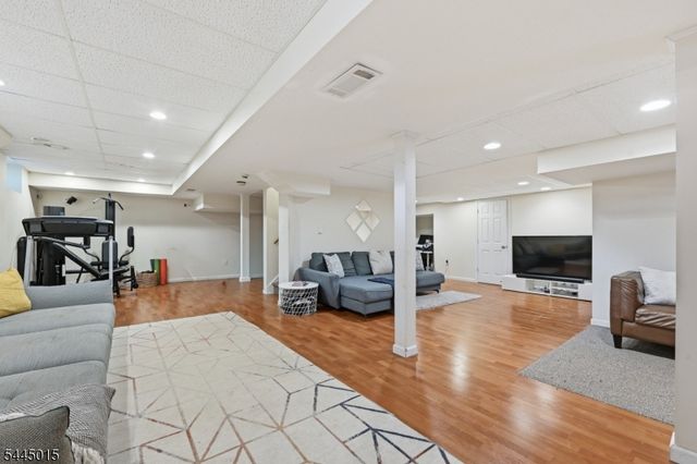 8 N Bayard Ln, Mahwah Twp., NJ 07430