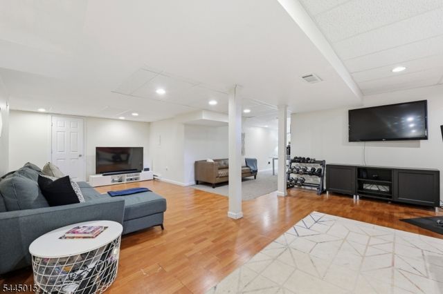 8 N Bayard Ln, Mahwah Twp., NJ 07430