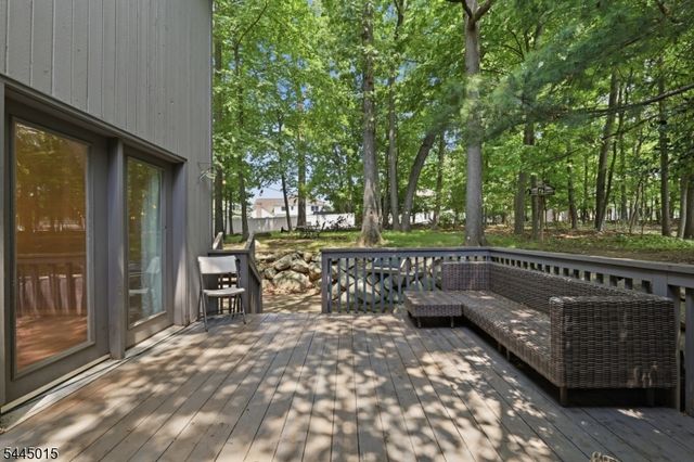 8 N Bayard Ln, Mahwah Twp., NJ 07430