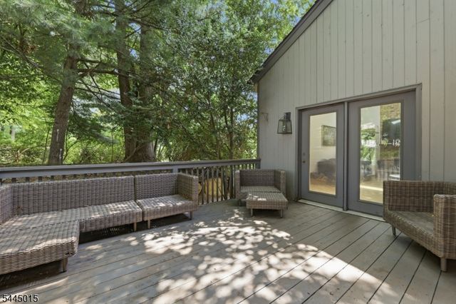 8 N Bayard Ln, Mahwah Twp., NJ 07430
