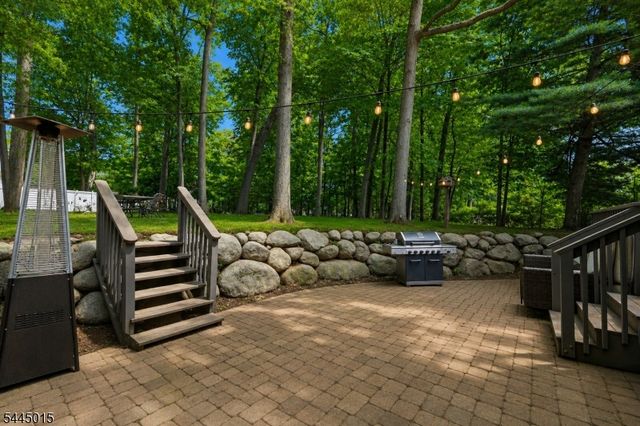 8 N Bayard Ln, Mahwah Twp., NJ 07430