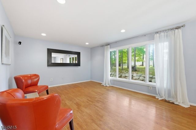 8 N Bayard Ln, Mahwah Twp., NJ 07430