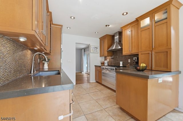 8 N Bayard Ln, Mahwah Twp., NJ 07430