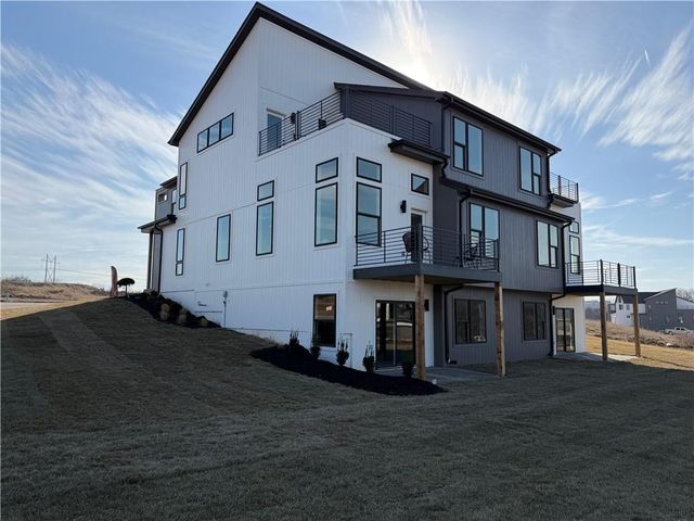 22504 W 93rd Terrace, Lenexa, KS 66227