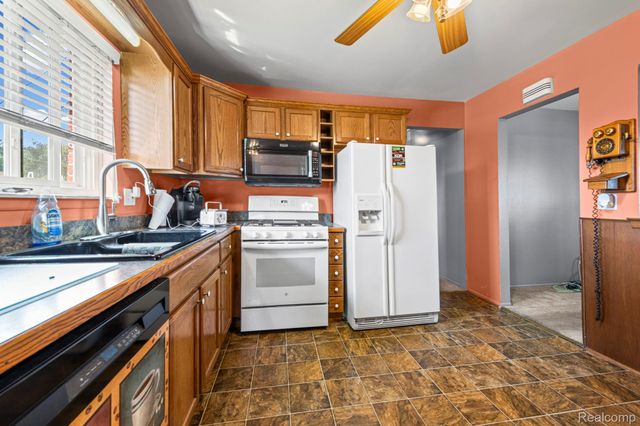 1584 Marion Avenue, Lincoln Park, MI 48146