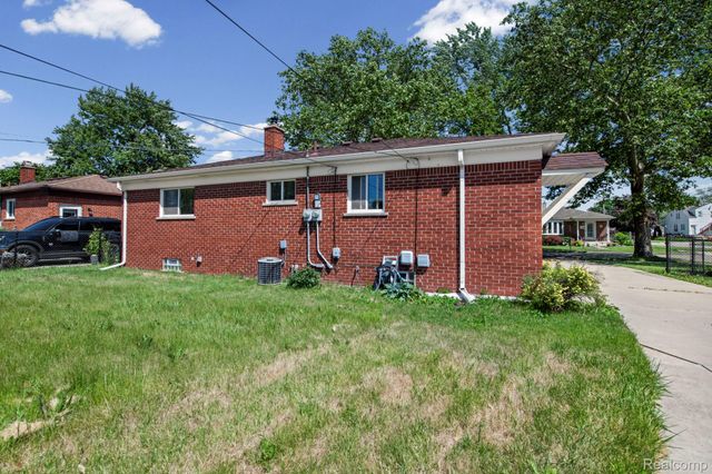 1584 Marion Avenue, Lincoln Park, MI 48146