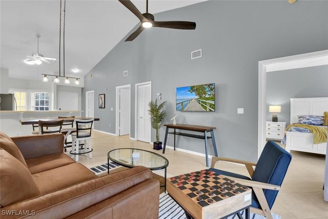 9165 Celeste DR 3-303, Naples, FL 34113