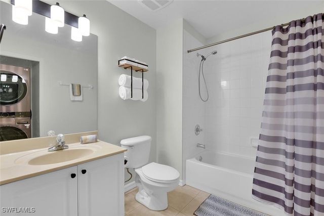 9165 Celeste DR 3-303, Naples, FL 34113