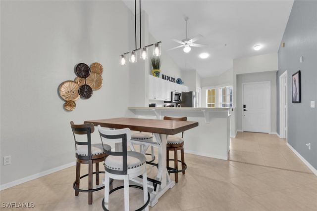 9165 Celeste DR 3-303, Naples, FL 34113