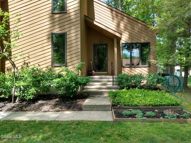 10 Durham Way, Clifton Park, NY 12065