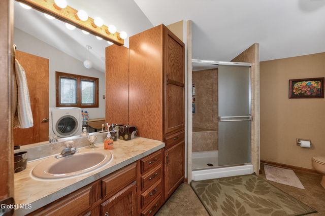 10 Durham Way, Clifton Park, NY 12065