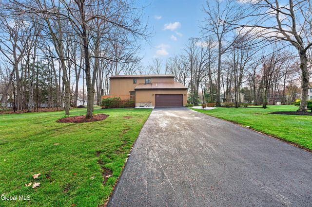 10 Durham Way, Clifton Park, NY 12065