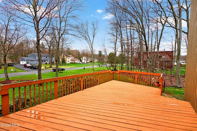 10 Durham Way, Clifton Park, NY 12065