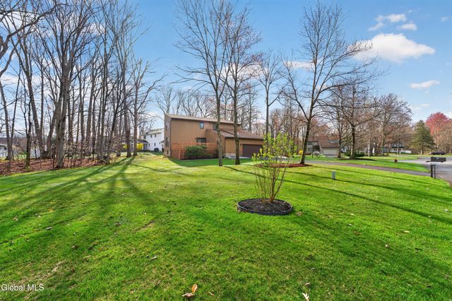 10 Durham Way, Clifton Park, NY 12065