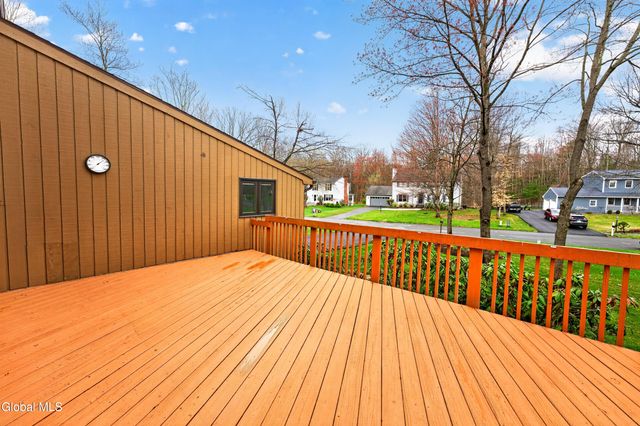 10 Durham Way, Clifton Park, NY 12065