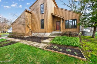 10 Durham Way, Clifton Park, NY 12065