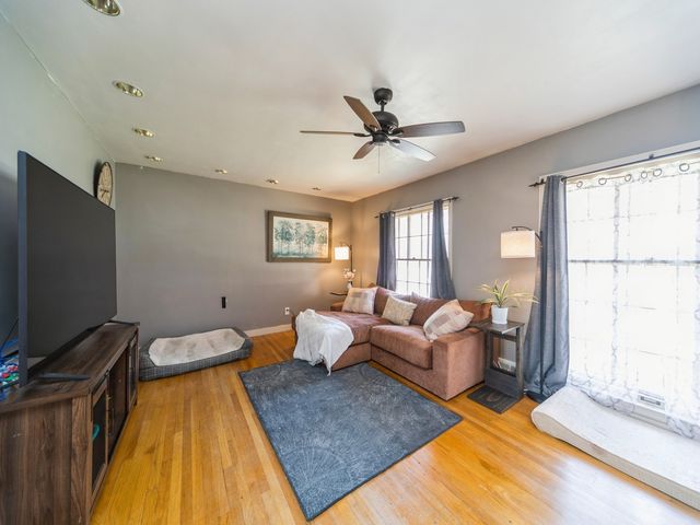 6926 Sunset Terrace, Windsor Heights, IA 50324