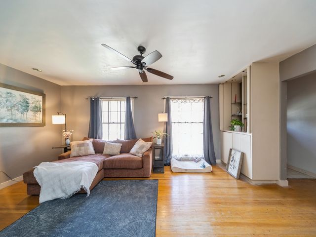 6926 Sunset Terrace, Windsor Heights, IA 50324