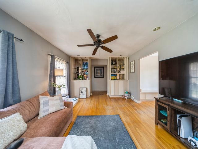 6926 Sunset Terrace, Windsor Heights, IA 50324