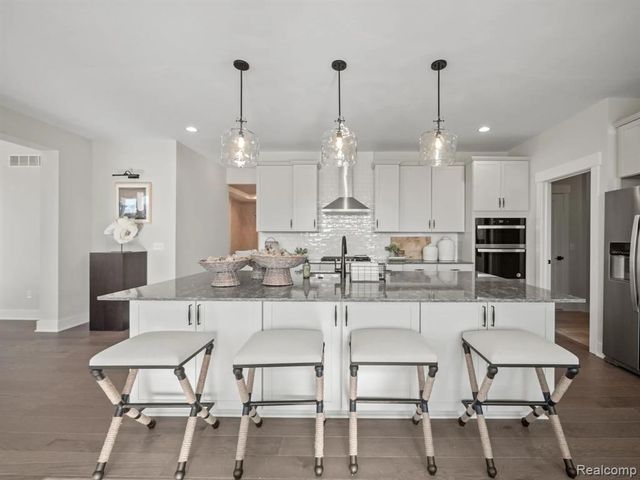 1062 Forest Bay Drive, Waterford, MI 48328