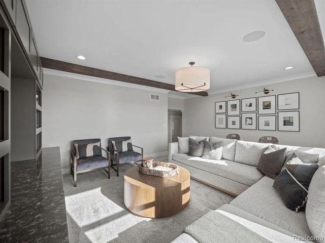 1062 Forest Bay Drive, Waterford, MI 48328