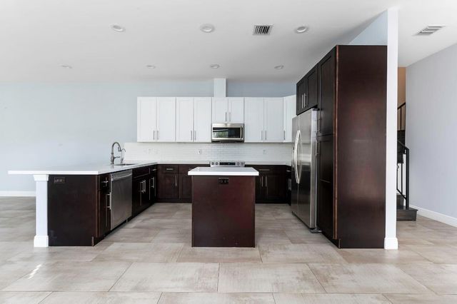 1031 NE 13th Avenue, Fort Lauderdale, FL 33304