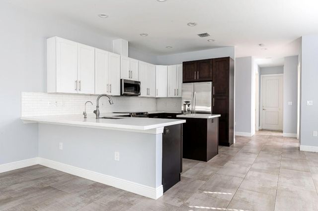 1031 NE 13th Avenue, Fort Lauderdale, FL 33304