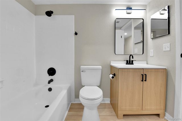 906 S Walden Street 104, Aurora, CO 80017