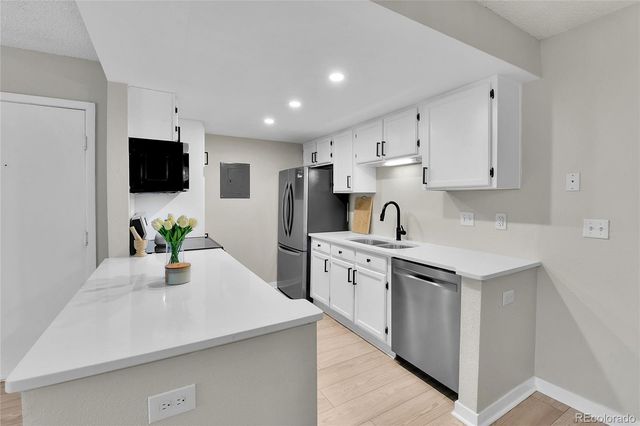 906 S Walden Street 104, Aurora, CO 80017