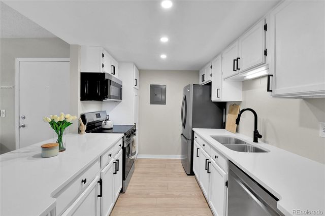 906 S Walden Street 104, Aurora, CO 80017