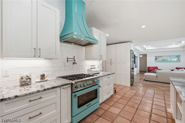 506 Pine Grove LN, Naples, FL 34103