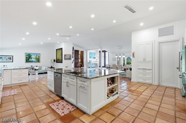 506 Pine Grove LN, Naples, FL 34103